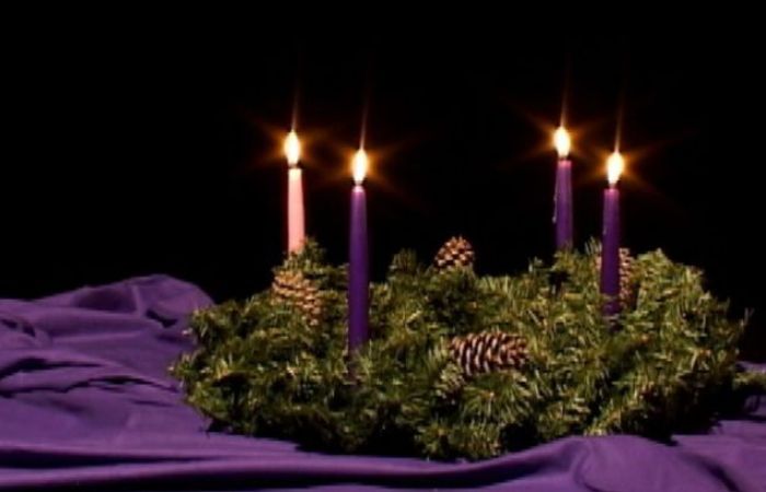 sumber gambar: http://ikatolik.com/ini-makna-lingkaran-dan-empat-lilin-adven/